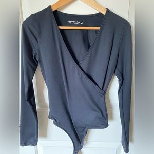 Abercrombie & Fitch | NWOT wrap top bodysuit | size small